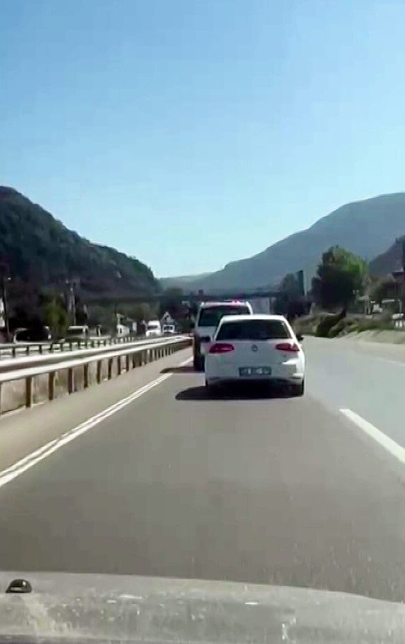 Sakarya’nın Taraklı ilçesinde çıkan orman yangınına müdahale için yola çıkan