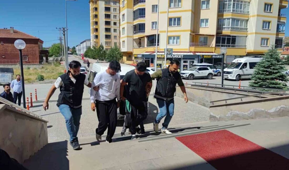 Sivas’ta 1 kilo 360 gram uyuşturucu madde taşıyan 8 kişi