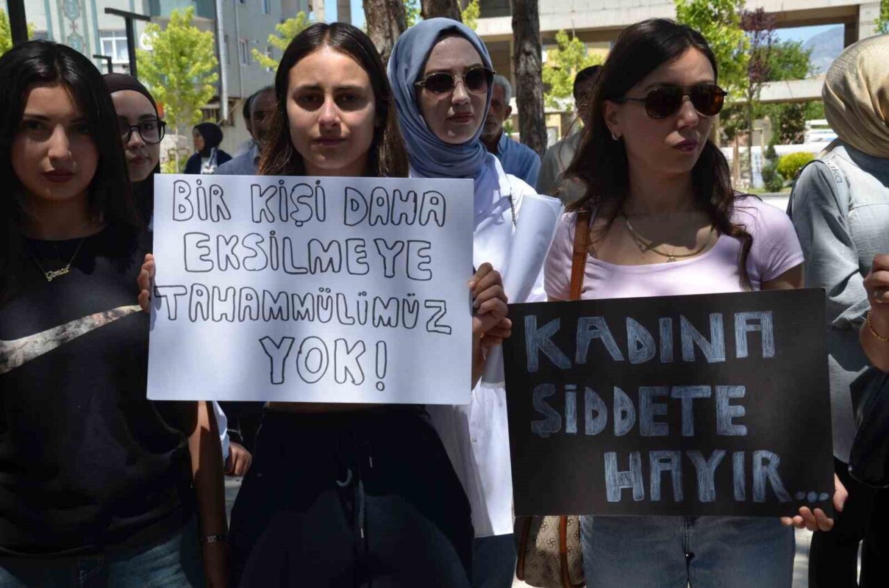 Sivas’ta yatağında baygın bulunan ve hastanede hayatını kaybeden 3 çocuk