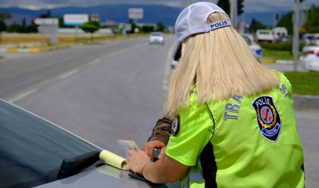 Erzincan’da hız sınırlarını aşıp, trafiği tehlikeye düşüren ve bu anları