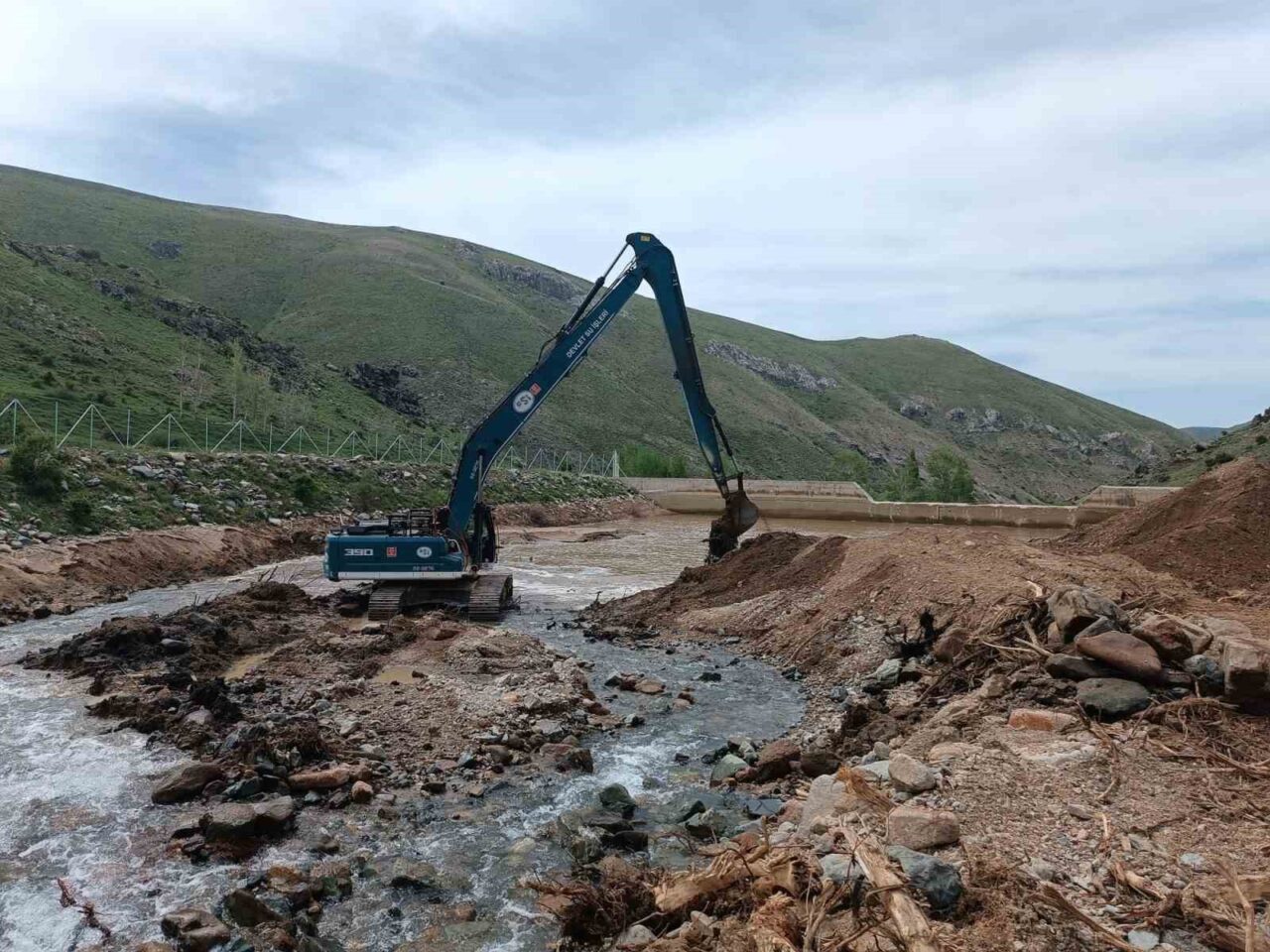 Bayburt’un Aydıntepe ilçesine bağlı Suludere köyündeki tersip bendinde, Devlet Su