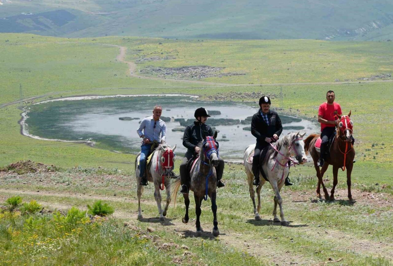 Erzurum’daki doğa gezisinde Vali Mustafa Çiftçi ve Atatürk Üniversitesi Rektörü