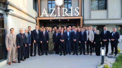 Erzincan’da tayini çıkan vali yardımcıları ve kaymakamlara veda yemeği verildi.