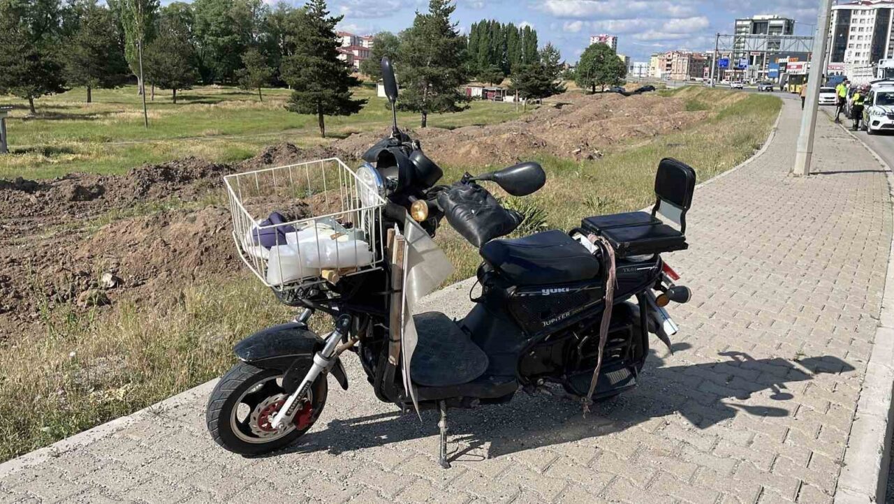 Sivas’ta tırın çarptığı elektrikli motosiklet sürücüsü ağır yaralandı. Edinilen bilgilere