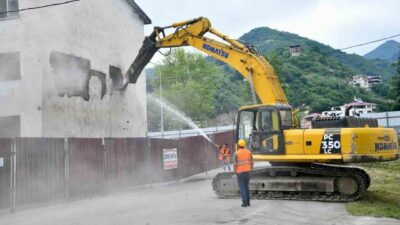 Trabzon’un Ortahisar ilçesi Çağlayan mahallesinde ekonomik ömrünü tamamlamış, afet riski