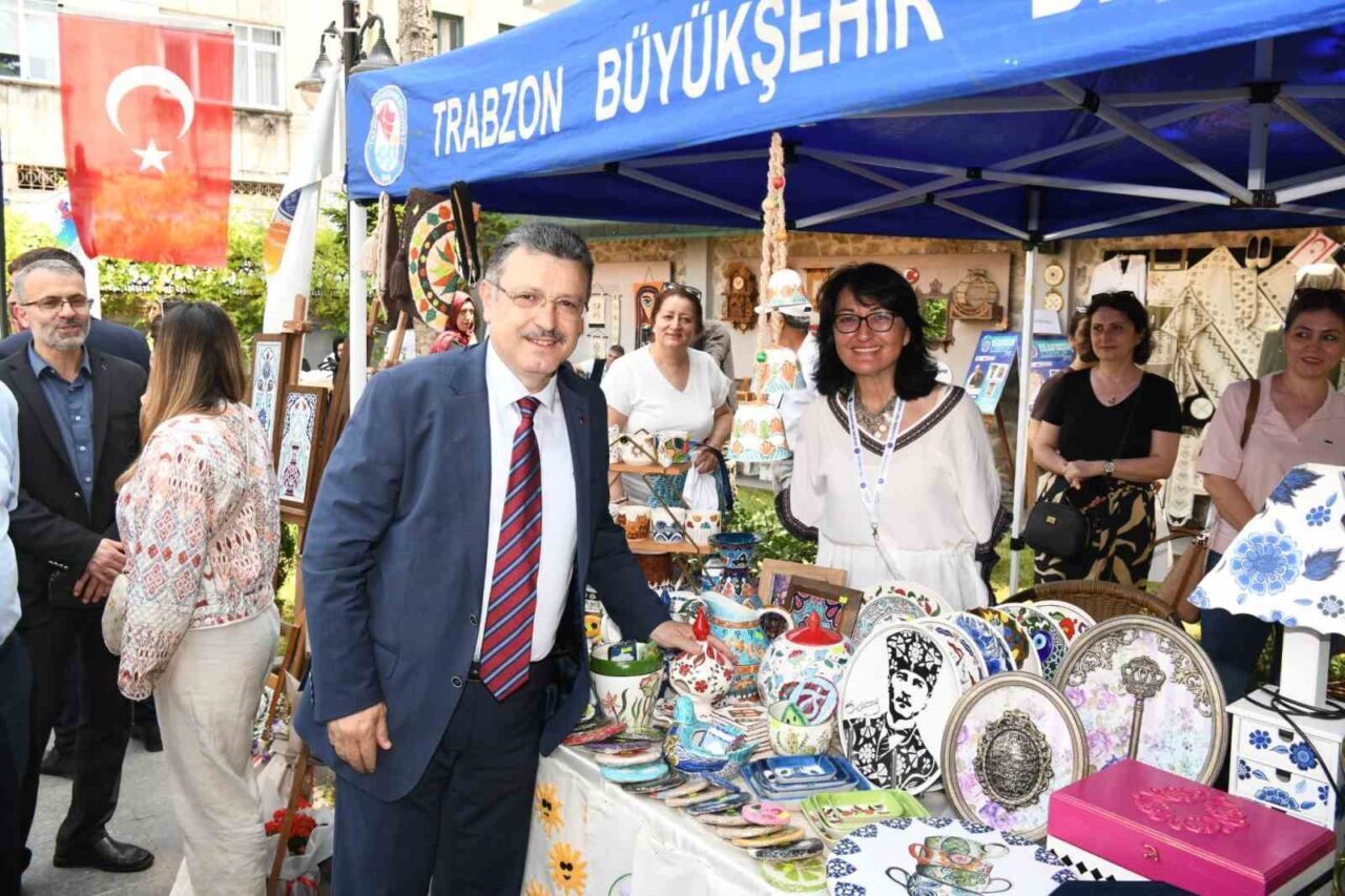 15. Uluslararası Sanat Günleri’nin açılış programına katılan Trabzon Büyükşehir Belediye
