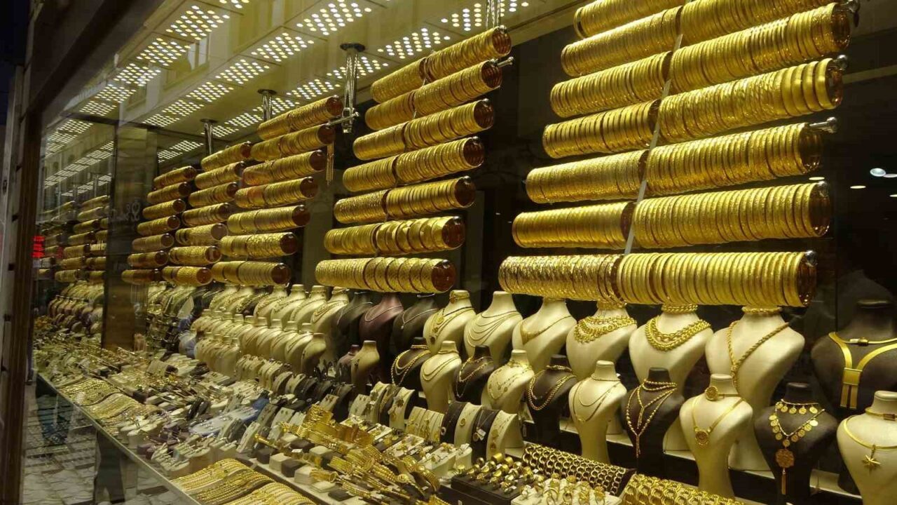 Haziran ayının gelmesiyle birlikte düğün sezonu başlarken, kuyumcular işlerinde henüz
