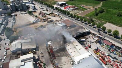 Sakarya’nın Adapazarı ilçesinde bulunan Zirai Aletler Sanayi Sitesi içindeki traktör