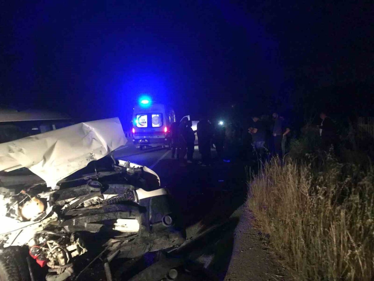 Sakarya’nın Kaynarca ilçesinde traktör ile hafif ticari aracın çarpışması sonucu