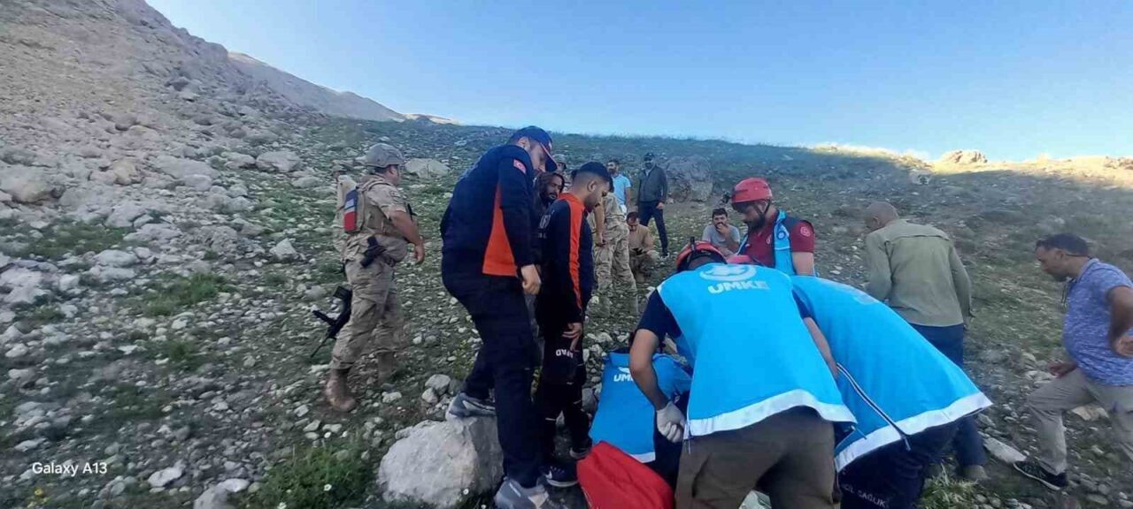 Tunceli’de dağlık alanda düşerek yaralanan çoban, ekiplerin uzun uğraşları sonucu