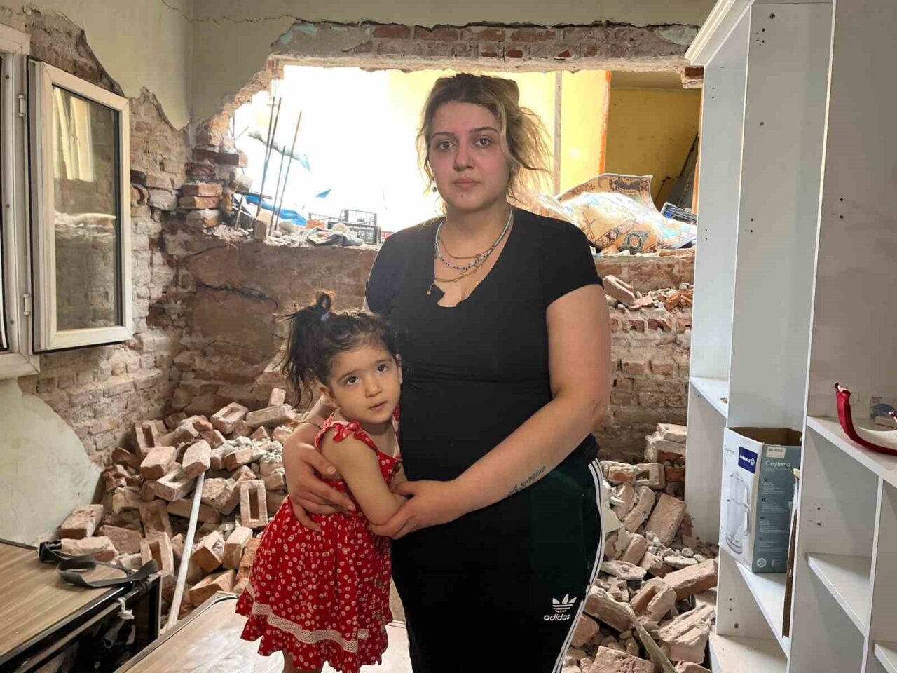 İzmir’de Buca Onat Tüneli inşaatı faciaya davetiye çıkardı: Bir evin