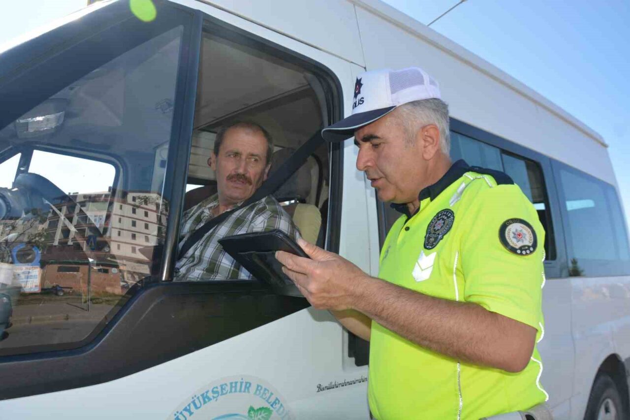 Ordu’nun Ünye ilçesinde polis ekiplerince yürütülen ‘Emniyet Kemeri ile Hayata