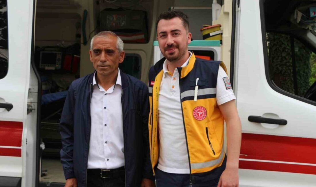 Sağımını henüz yeni gerçekleştirdiği deli baldan tadan arıcı ölümden döndü.