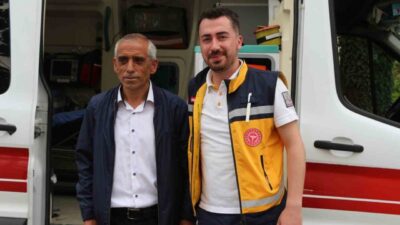 Sağımını henüz yeni gerçekleştirdiği deli baldan tadan arıcı ölümden döndü.