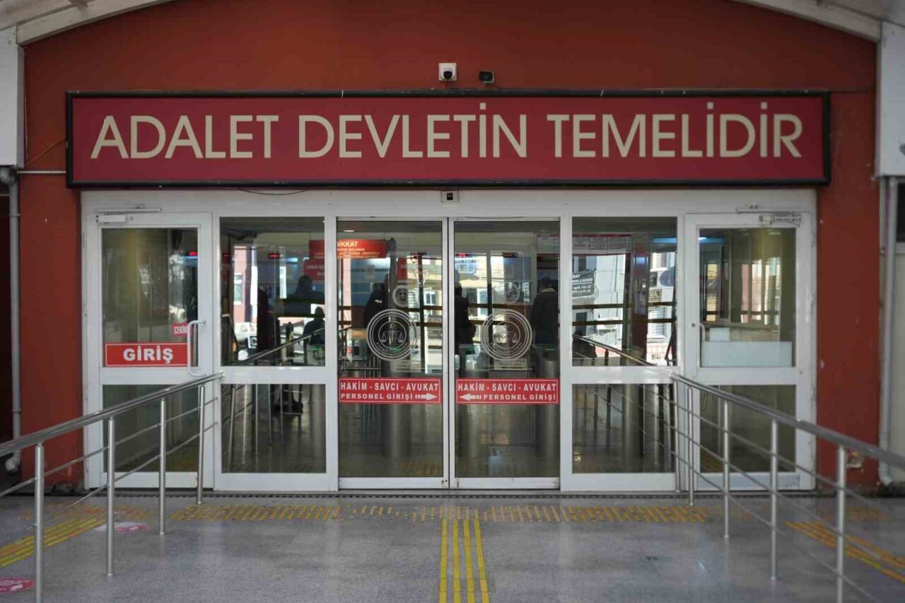 Kocaeli’de oğlu ile birlikte uyuşturucu ticareti suçundan tutuklu yargılanan 74