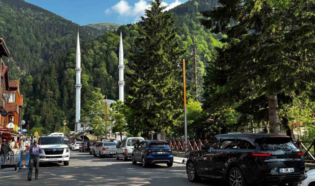 Trabzon’un dünyaca ünlü turizm merkezi Uzungöl, bu yıl da bayram