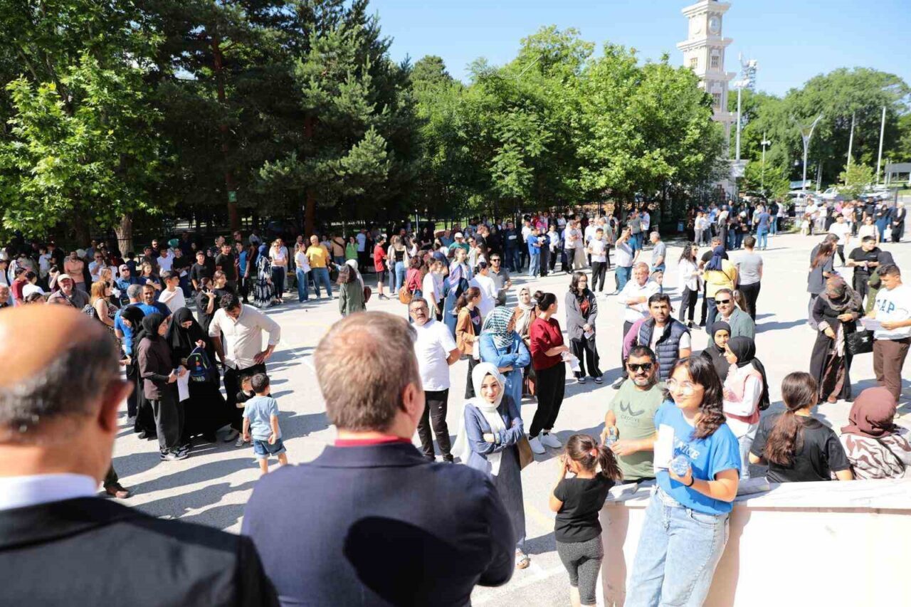 Erzincan Valisi Hamza Aydoğdu, İl Milli Eğitim Müdürü Hacı Ömer