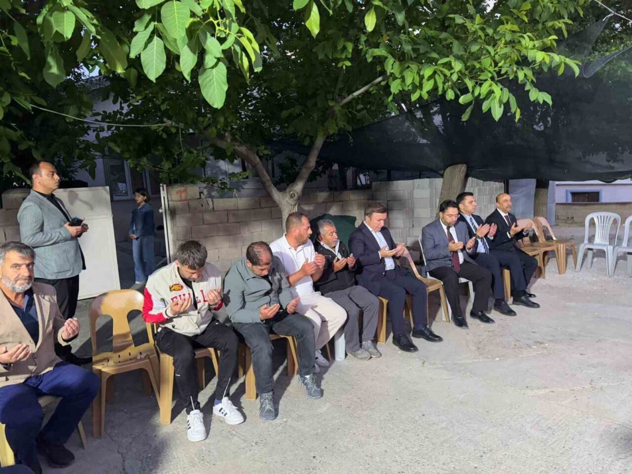 Erzincan Valisi Hamza Aydoğdu, beraberindeki birim amirleriyle birlikte, önceki gün