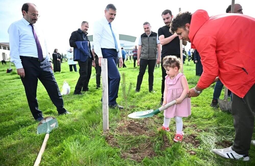 Vali Çiftçi’den çevre mesajı Erzurum Valisi Mustafa Çiftçi, 5 Haziran Dünya Çevre Günü ve