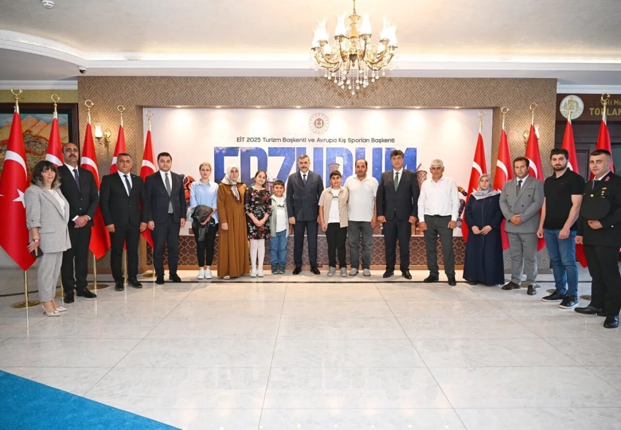 Erzurum Valisi Mustafa Çiftçi, “Birbirimize Candan Bağlıyız Pasinler” kan bağışı