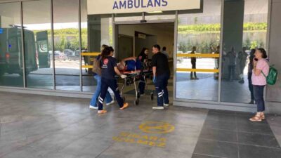 Kocaeli’nin Kandıra ilçesinde otomobilin ağaca çarpması sonucu meydana gelen kazada