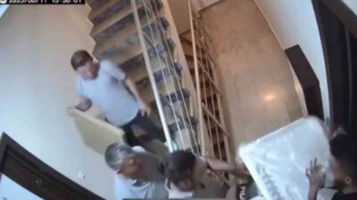 Kocaeli’de Bosch servisinin çalışanları beyaz eşya getirdikleri binadan terlik çalarak