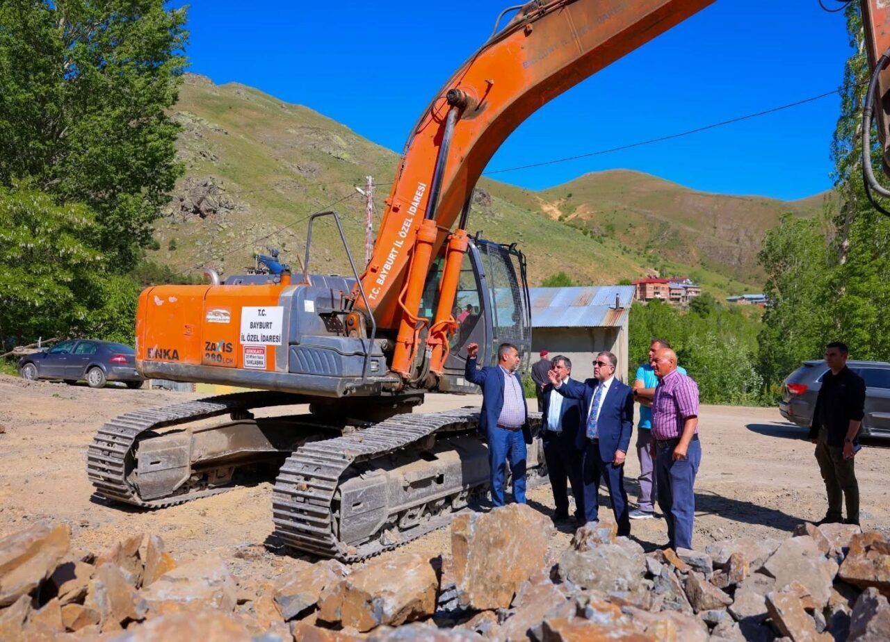 Bayburt Valisi Mustafa Eldivan, merkeze bağlı Yoncalı köyünde yapımına başlanan