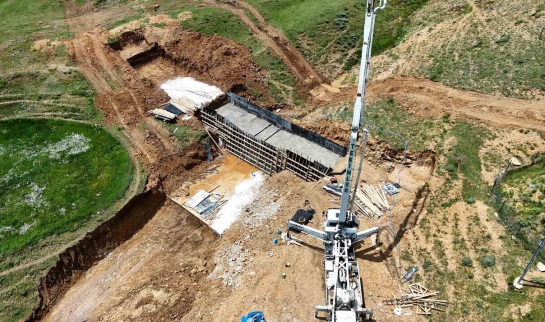 Bayburt’un Demirözü ilçesine bağlı Yukarı Dikmetaş köyündeki taşkın kontrol inşaatında