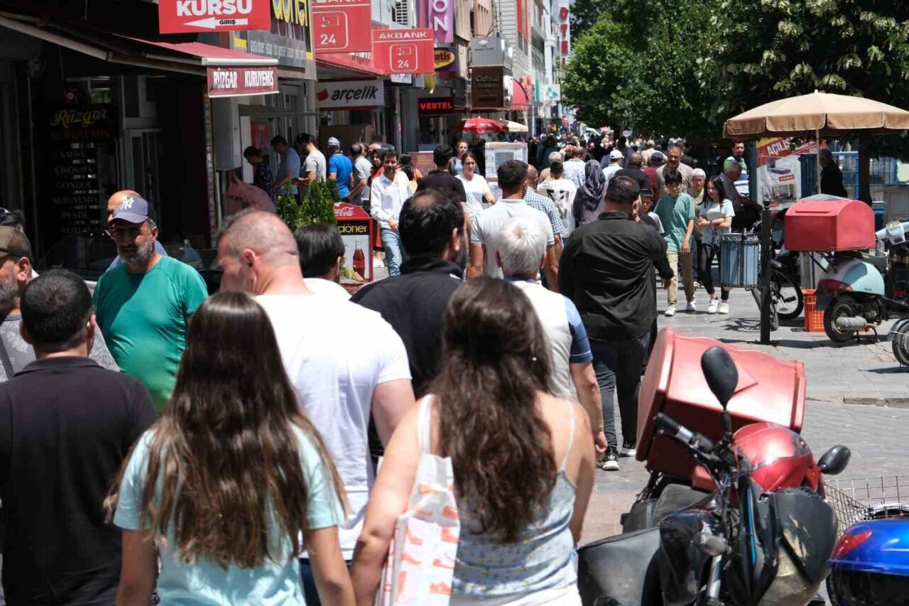 Yurt dışından Türkiye’ye göç edenlerin sayısı 2024 yılında, bir önceki