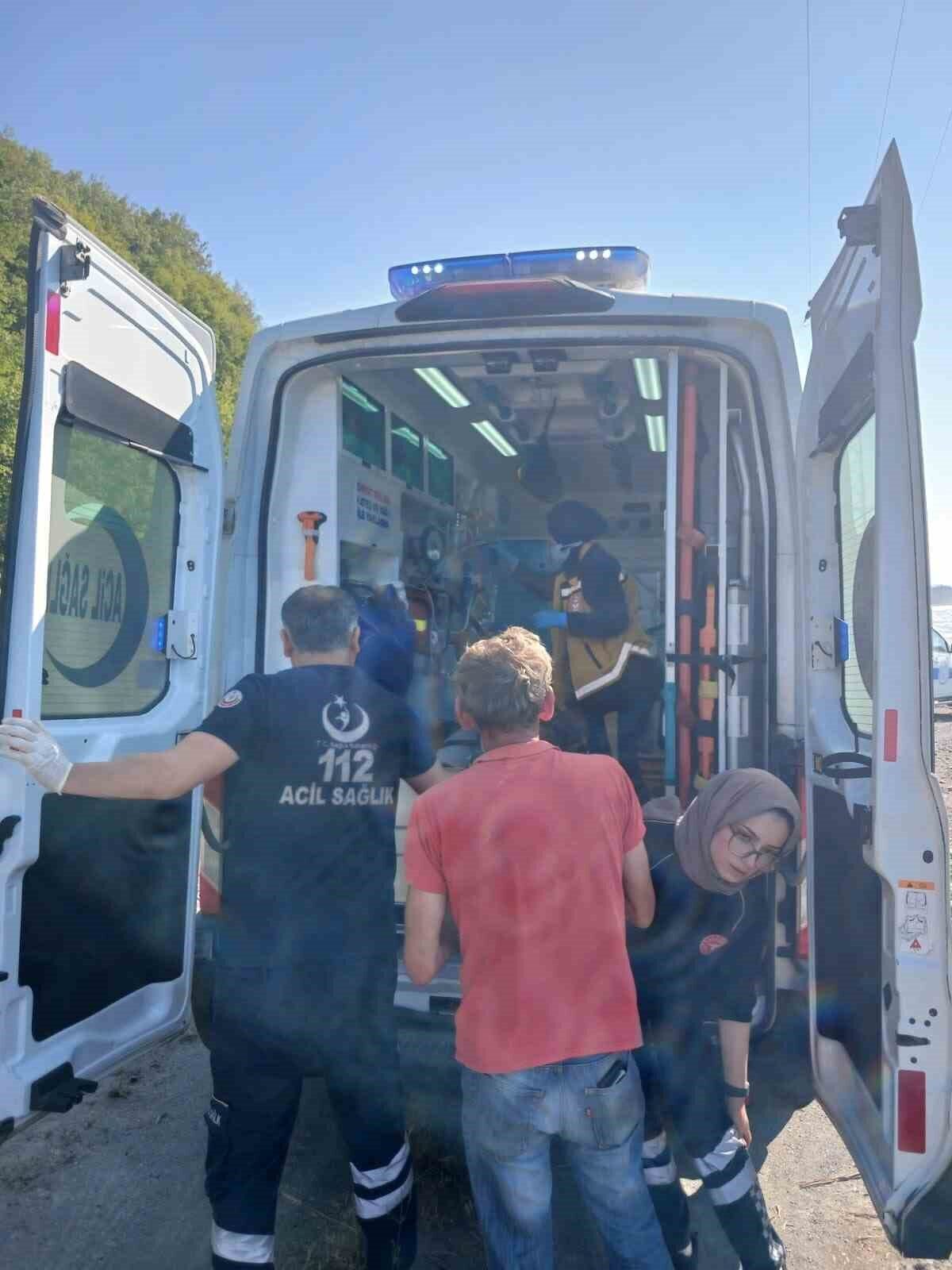 Zonguldak’ın Alaplı ilçesinde yürüyüş yapan bir kadın uçurumdan düşerek yaralandı.