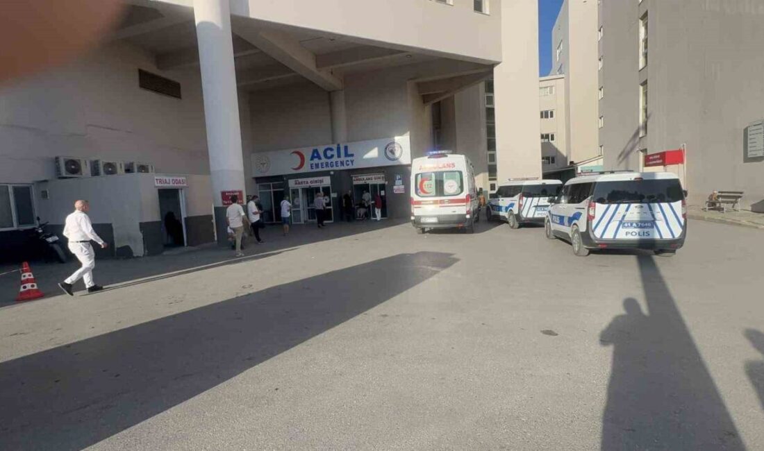 Darıca Belediyesi’nde bir zabıta personeli, tabanca ile başına ateş etti.