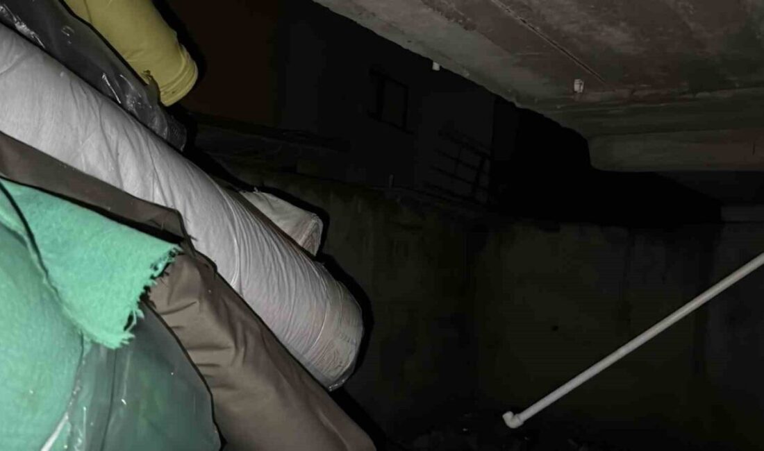 Zeytinburnu’nda 4 katlı bir binanın bodrum katında yer alan dükkanın