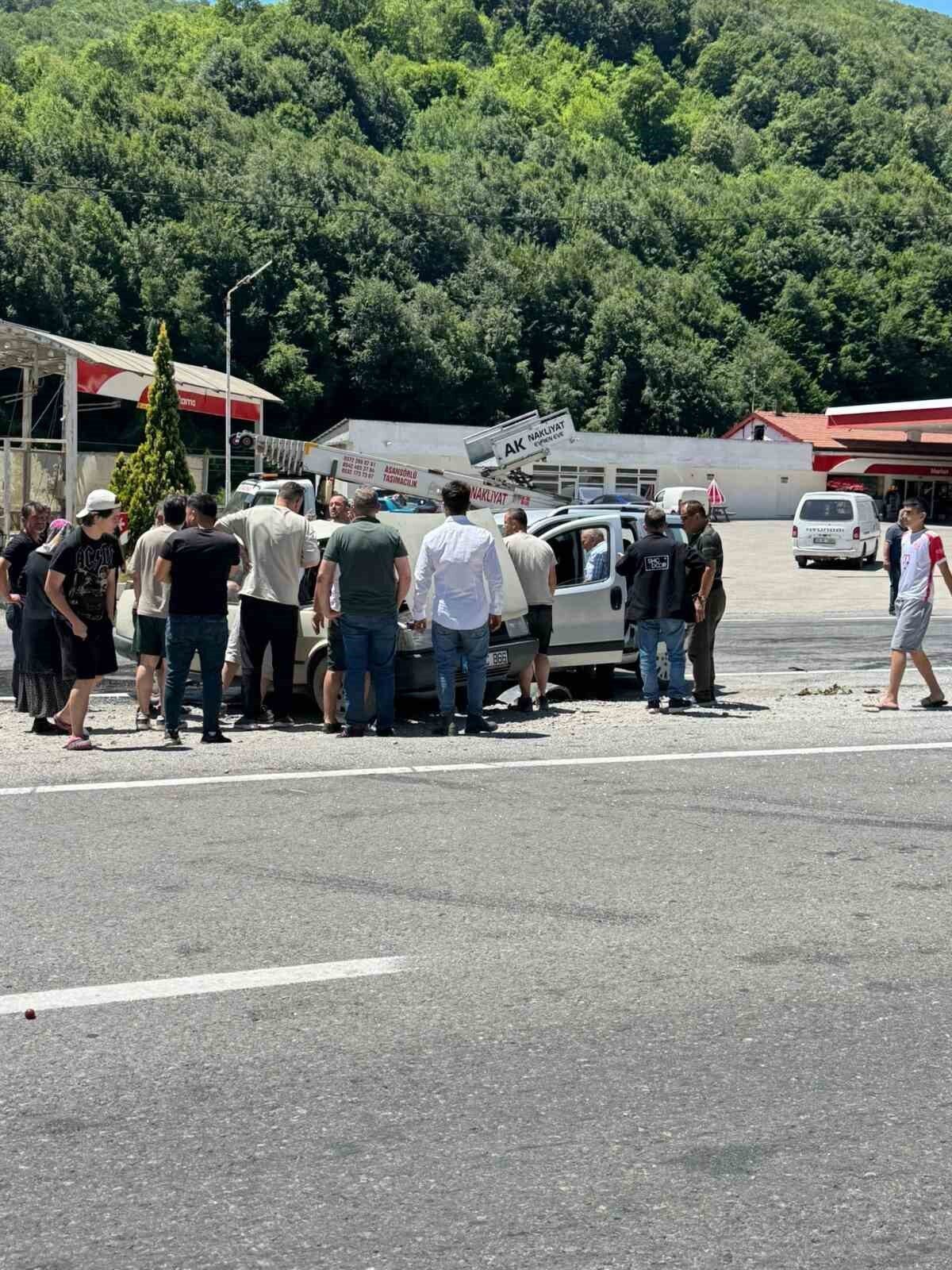 Zonguldak-Ankara kara yolunun Karaman beldesi mevkiinde meydana gelen trafik kazasında