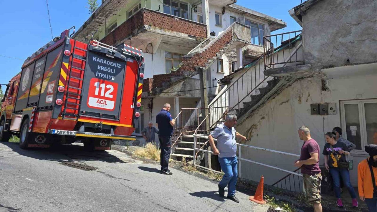 Zonguldak’ın Ereğli ilçesi Dışçeşme Mahallesi’nde bir evin mutfağında unutulan yemek