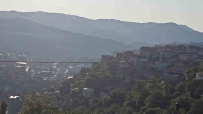 Zonguldak’ta bayram namazının ardından silah sesleri yükseldi. Kent merkezinde bayram