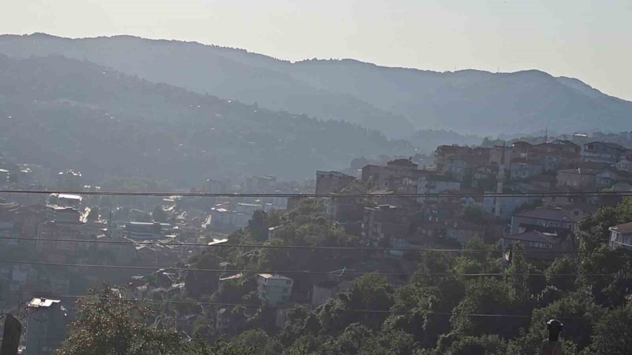 Zonguldak’ta bayram namazının ardından silah sesleri yükseldi. Kent merkezinde bayram