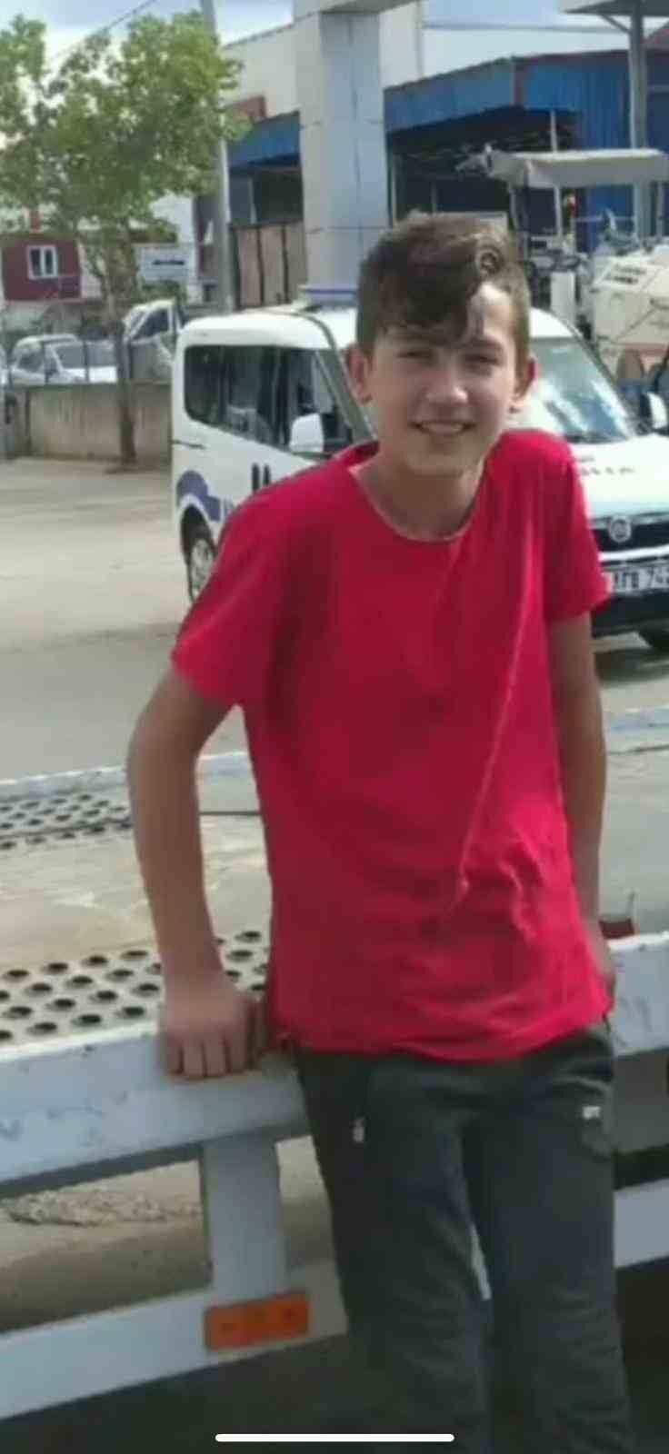 Kocaeli’nin İzmit ilçesinde 21 yaşında Ümitcan Şirin bıçaklanarak öldürüldü. Olay,