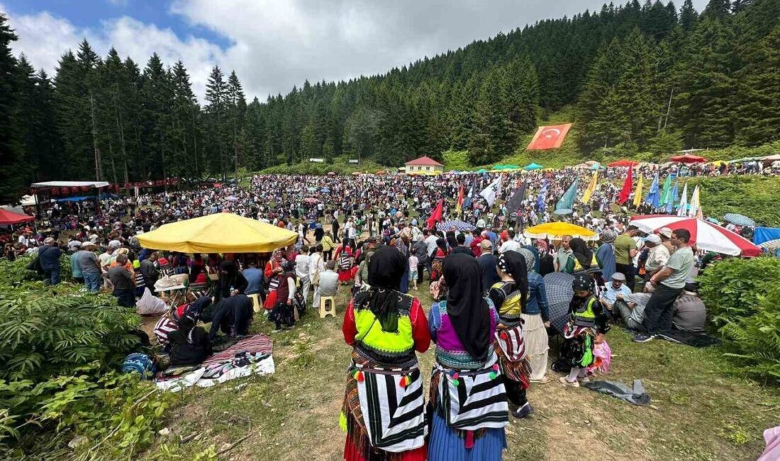 Trabzon’un Şalpazarı ilçesinde düzenlenen 26. Göllüalan Yayla Şenliği renkli anlara