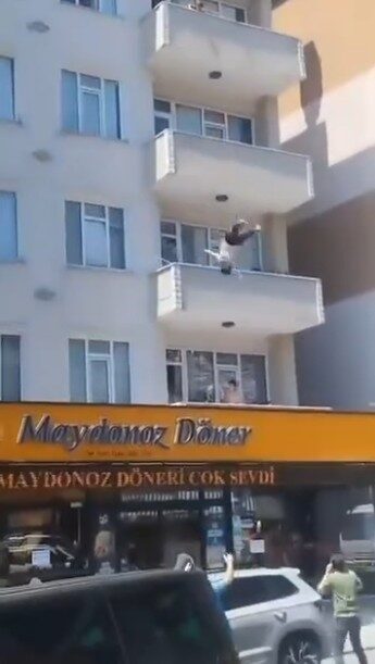 Kocaeli’nin Çayırova ilçesinde 4. kattan atlayarak intihar girişiminde bulunan kadın,