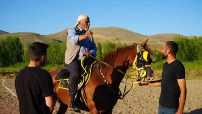 Bayburt’ta üç kuşaktır devam eden cirit geleneğinin temsilcisi 71 yaşındaki