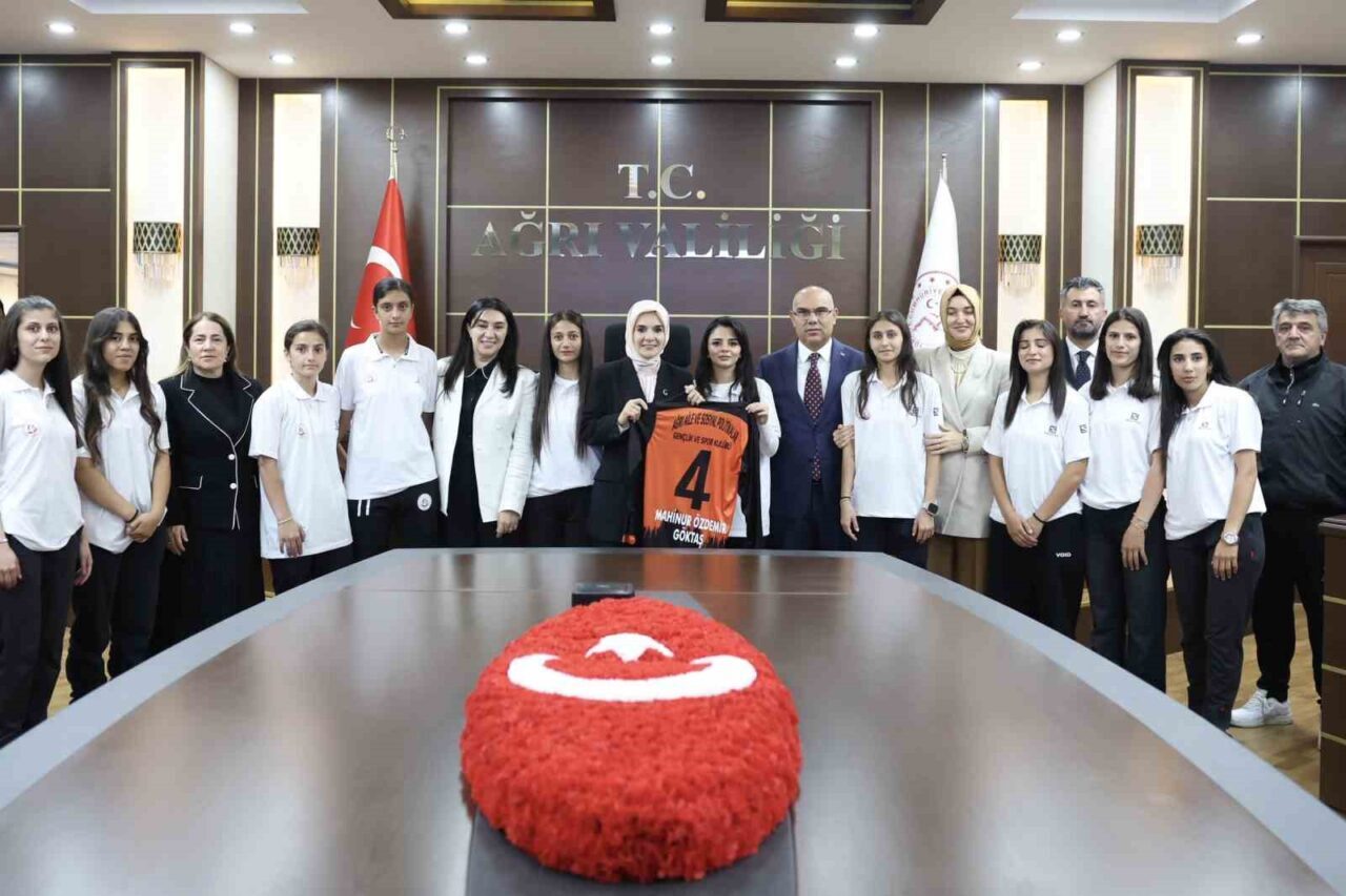 Aile ve Sosyal Hizmetler Bakanı Mahinur Özdemir Göktaş, 2. Lig’de