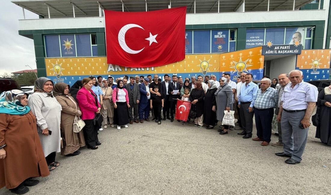 AK Parti Ağrı İl Başkanı İlhami Yıldız, partisinin il başkanlığında