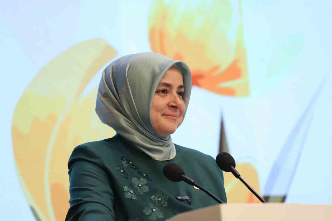 Ankara’da AK Parti Kadın Kolları tarafından düzenlenen ‘Kadın Kolları Liderlik