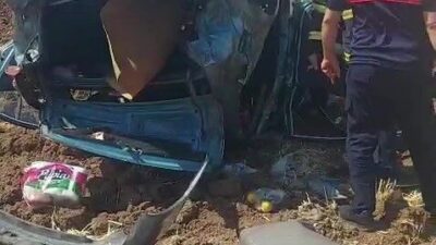 Amasya’nın Merzifon ilçesinde önünde seyreden otomobile çarparak kontrolünü kaybeden otomobil