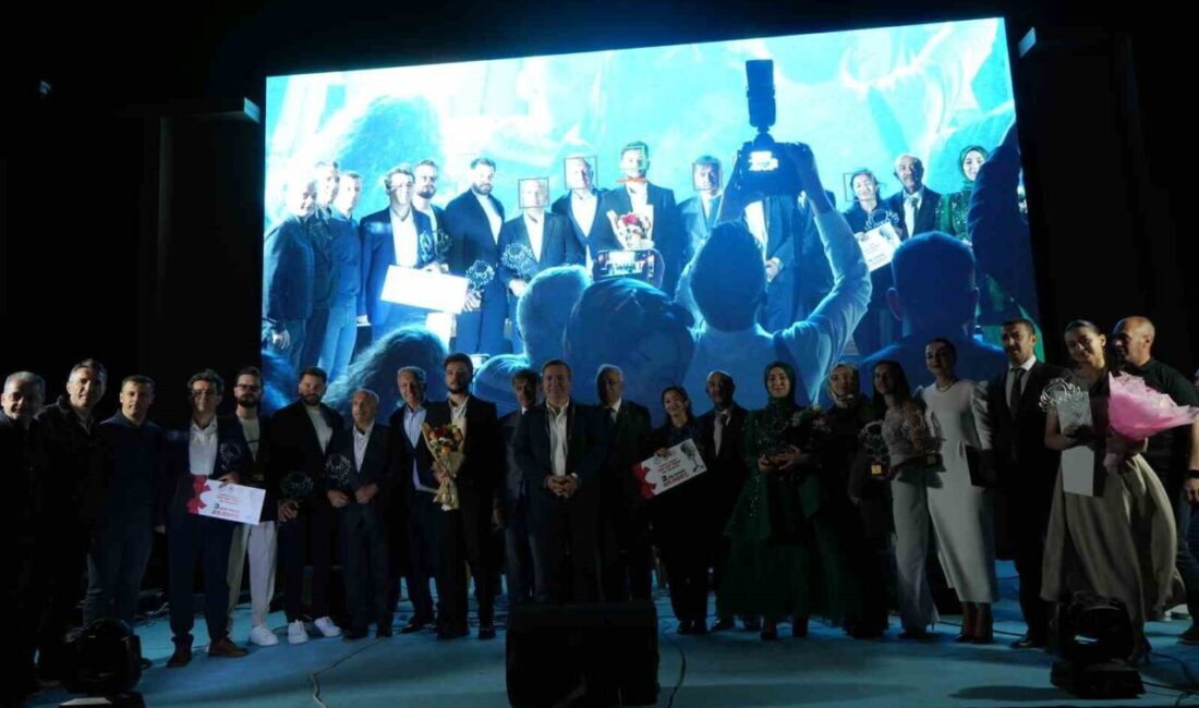 Erzincan’da düzenlenen Canlı Sesler Ses Yarışmasında final coşkusu yaşandı. Erzincan’ın