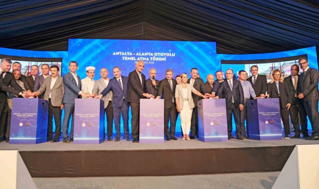 Türkiye’nin turizm başkenti Antalya ile Alanya’yı 122 kilometre boyunca kesintisiz