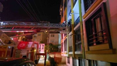 Zonguldak’ın Ereğli ilçesinde bir apartman dairesinden yükselen duman, mahallede kısa