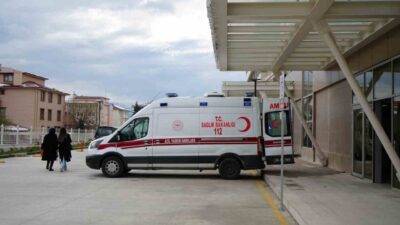 Erzincan’da binanın 3’ncü katından düşen kadın ağır yaralandı. Olay, bugün