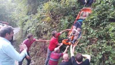 Rize’de arazide çalıştığı sırada yaralanarak mahsur kalan kadın, AFAD ekipleri
