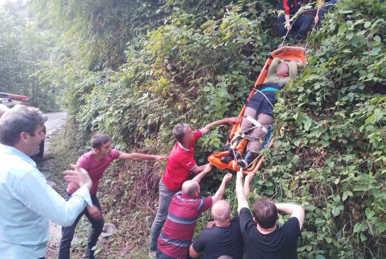 Rize’de arazide çalıştığı sırada yaralanarak mahsur kalan kadın, AFAD ekipleri